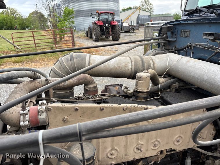 image for item DT0182 1989 Peterbilt 379 semi truck