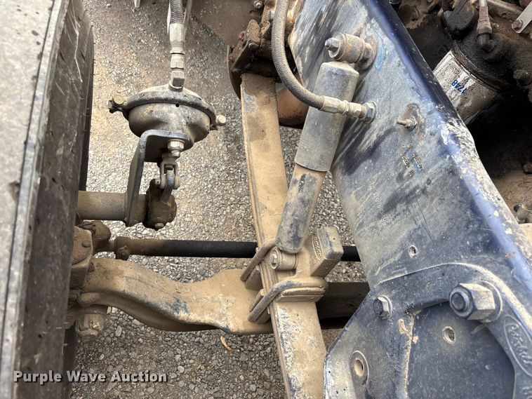 image for item DT0182 1989 Peterbilt 379 semi truck