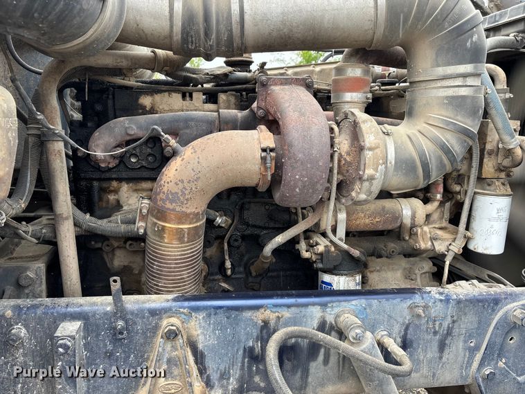 image for item DT0182 1989 Peterbilt 379 semi truck