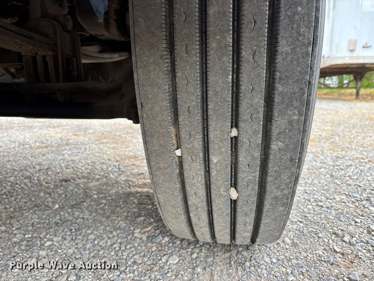 image for item DT0182 1989 Peterbilt 379 semi truck