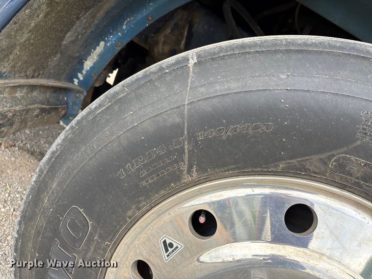 image for item DT0182 1989 Peterbilt 379 semi truck