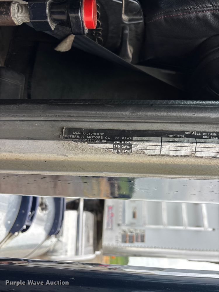 image for item DT0182 1989 Peterbilt 379 semi truck