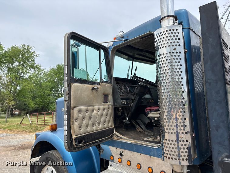 image for item DT0183 1988 Kenworth W90 flatbed truck