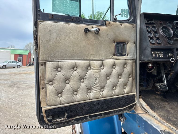 image for item DT0183 1988 Kenworth W90 flatbed truck