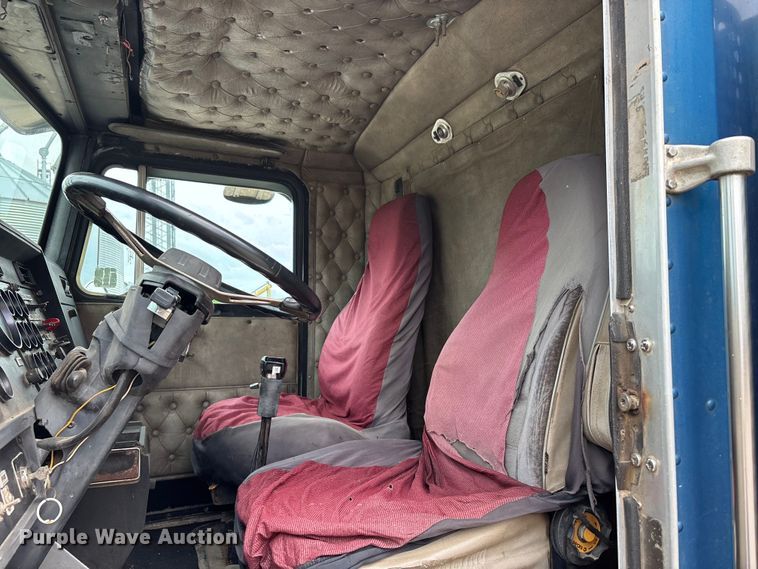 image for item DT0183 1988 Kenworth W90 flatbed truck