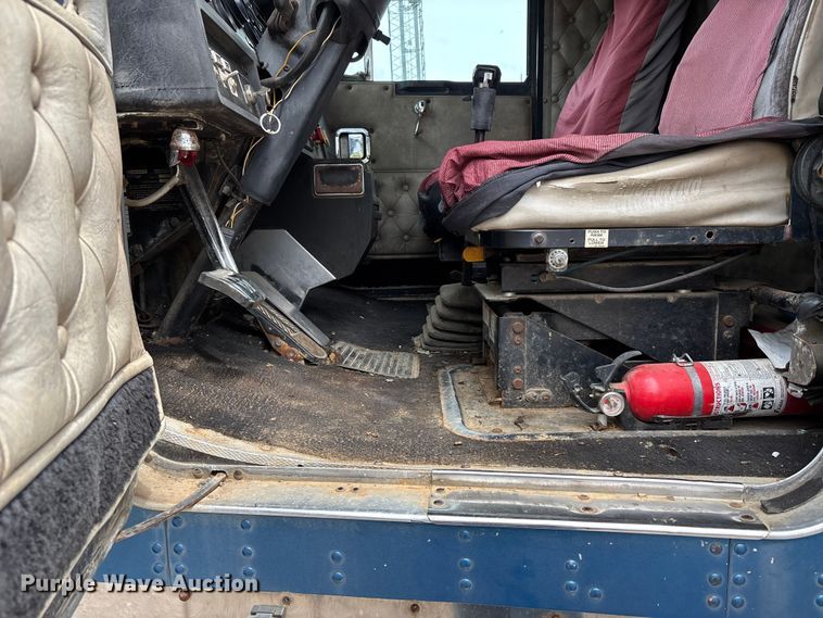 image for item DT0183 1988 Kenworth W90 flatbed truck