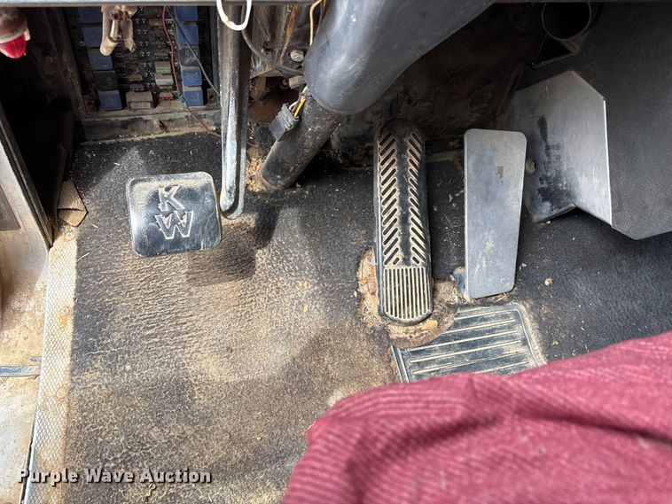 image for item DT0183 1988 Kenworth W90 flatbed truck