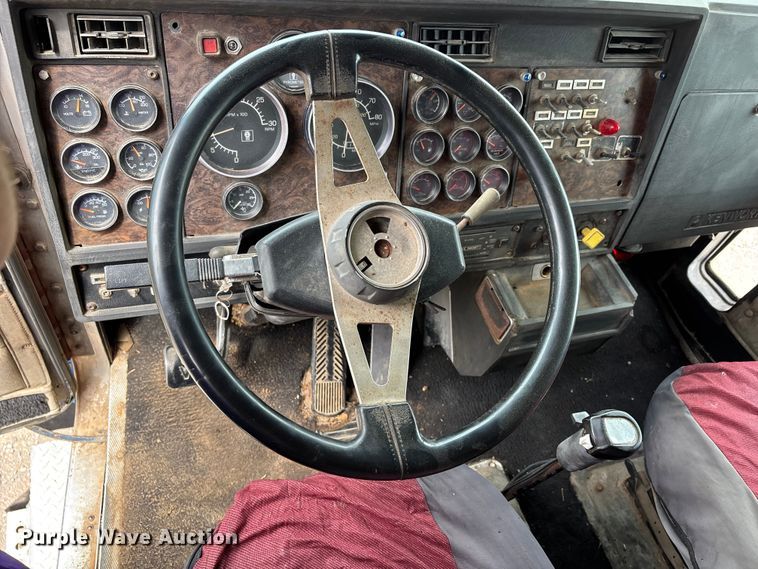 image for item DT0183 1988 Kenworth W90 flatbed truck