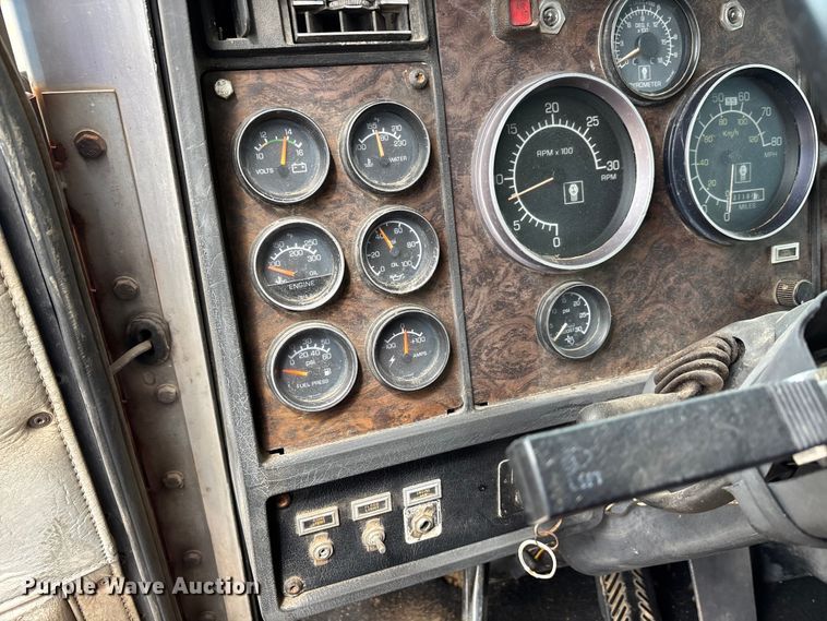 image for item DT0183 1988 Kenworth W90 flatbed truck