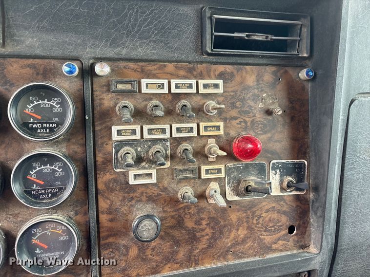 image for item DT0183 1988 Kenworth W90 flatbed truck