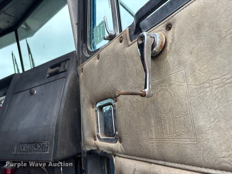 image for item DT0183 1988 Kenworth W90 flatbed truck