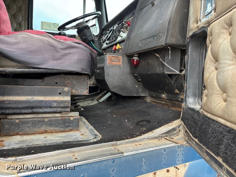 image for item DT0183 1988 Kenworth W90 flatbed truck