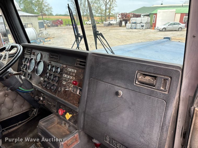 image for item DT0183 1988 Kenworth W90 flatbed truck