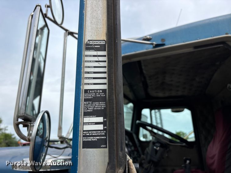 image for item DT0183 1988 Kenworth W90 flatbed truck