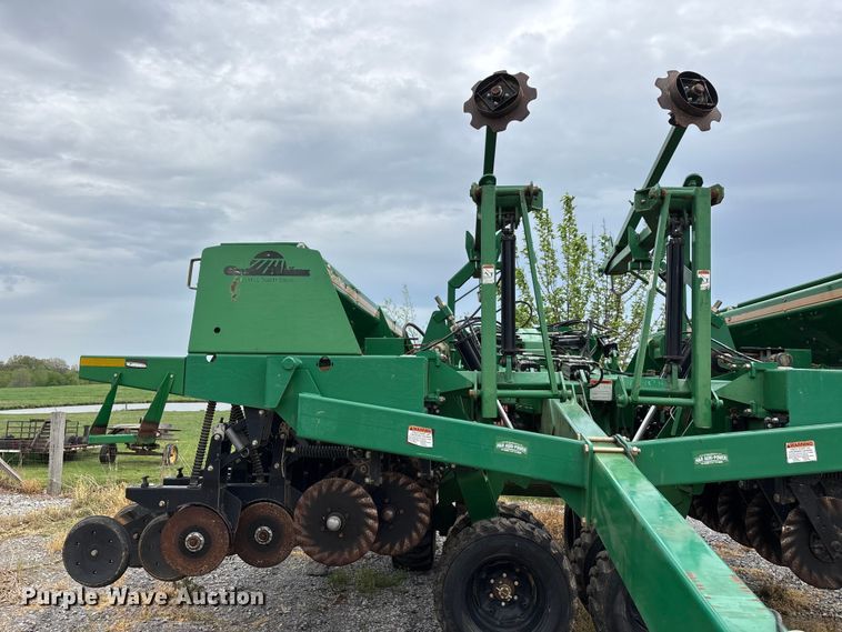 image for item DT0184 2014 Great Plains 2N-3010-4875 no-till grain drill