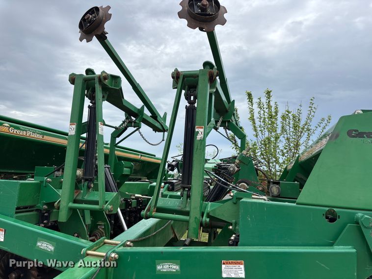 image for item DT0184 2014 Great Plains 2N-3010-4875 no-till grain drill