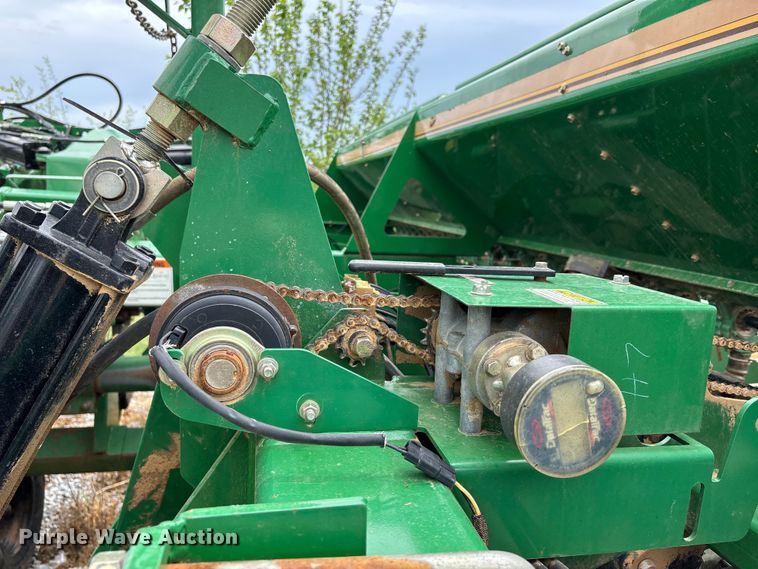 image for item DT0184 2014 Great Plains 2N-3010-4875 no-till grain drill