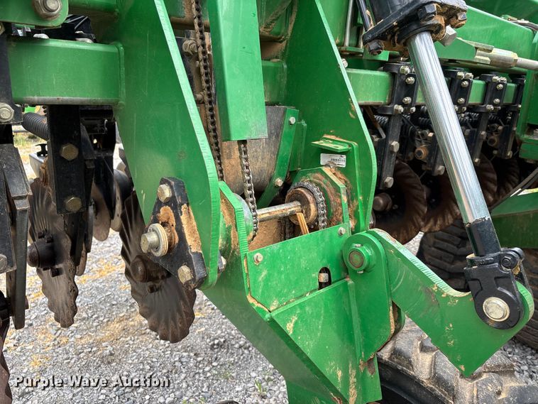 image for item DT0184 2014 Great Plains 2N-3010-4875 no-till grain drill