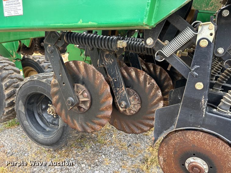 image for item DT0184 2014 Great Plains 2N-3010-4875 no-till grain drill