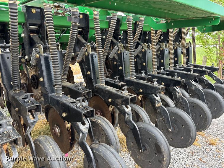 image for item DT0184 2014 Great Plains 2N-3010-4875 no-till grain drill