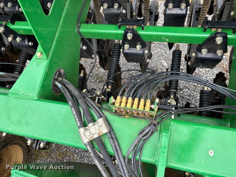 image for item DT0184 2014 Great Plains 2N-3010-4875 no-till grain drill