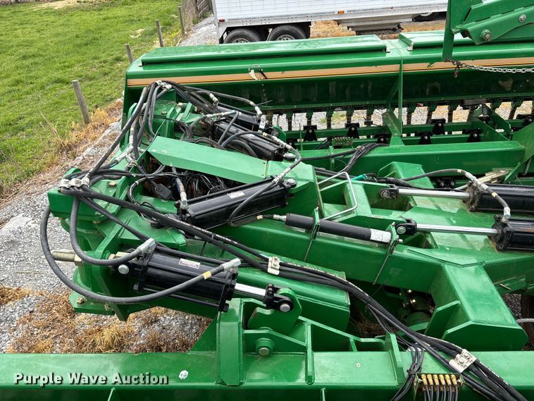 image for item DT0184 2014 Great Plains 2N-3010-4875 no-till grain drill