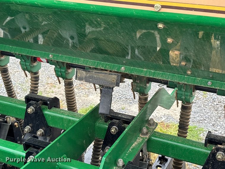 image for item DT0184 2014 Great Plains 2N-3010-4875 no-till grain drill
