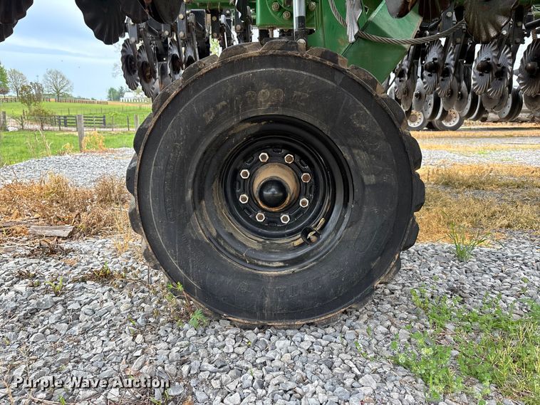 image for item DT0184 2014 Great Plains 2N-3010-4875 no-till grain drill