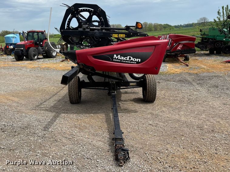 image for item DT0186 2014 MacDon FD75-S flex draper head