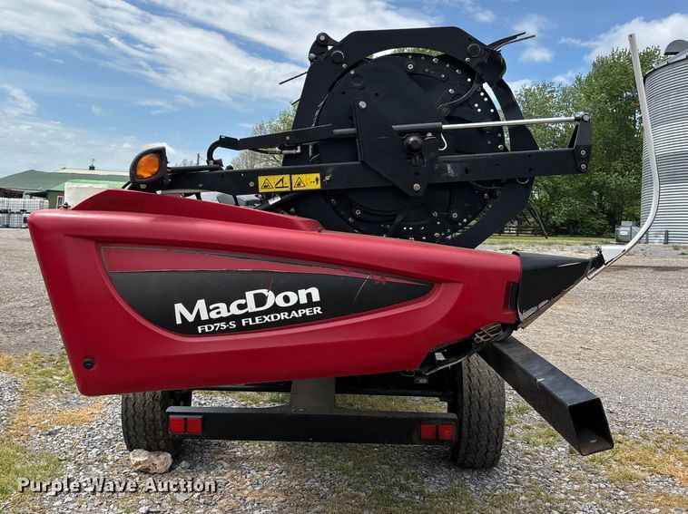 image for item DT0186 2014 MacDon FD75-S flex draper head