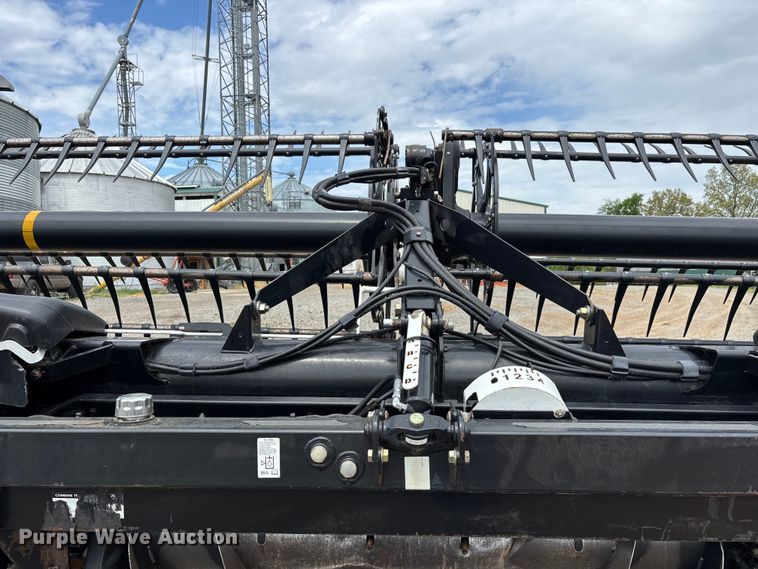 image for item DT0186 2014 MacDon FD75-S flex draper head