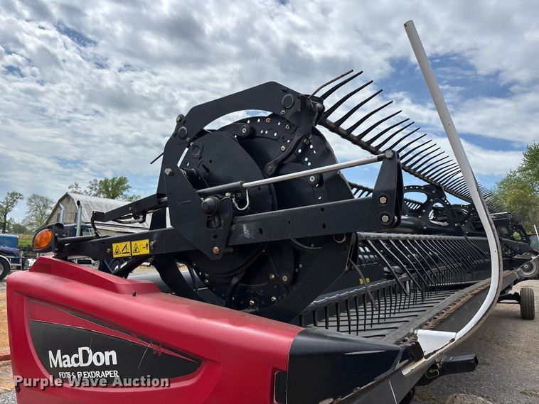 image for item DT0186 2014 MacDon FD75-S flex draper head