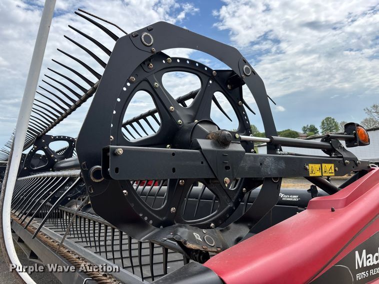 image for item DT0186 2014 MacDon FD75-S flex draper head