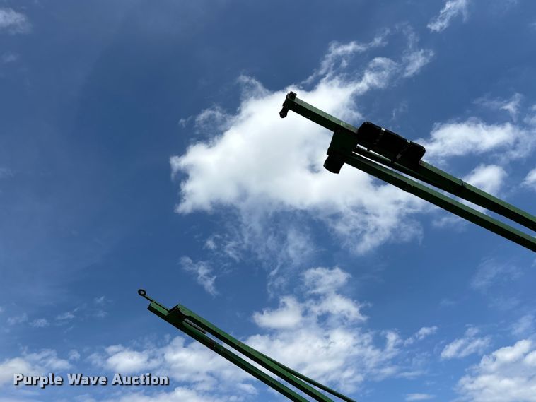 image for item DT0187 1964 John Deere 600A sprayer