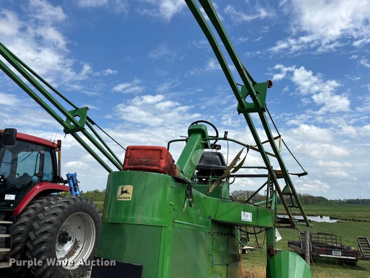 image for item DT0187 1964 John Deere 600A sprayer