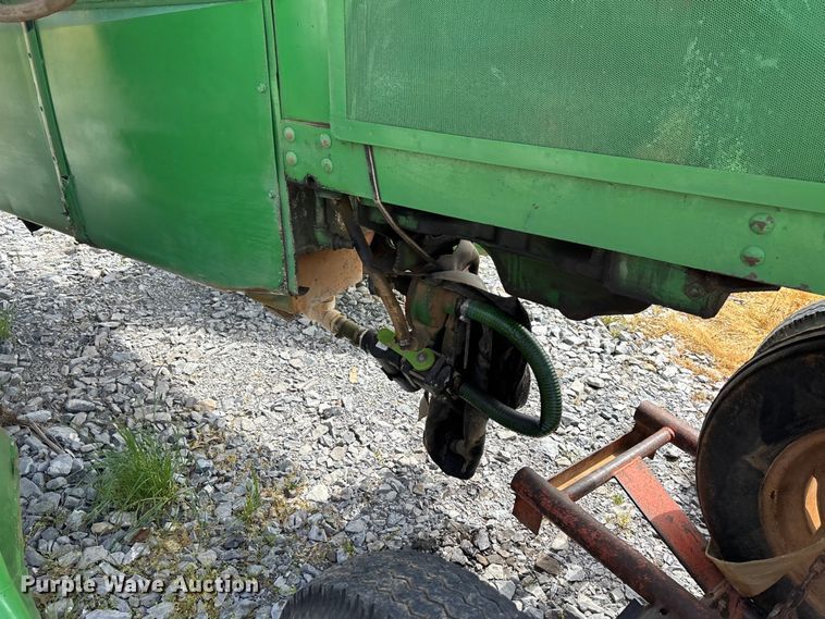 image for item DT0187 1964 John Deere 600A sprayer