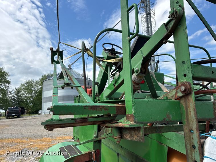 image for item DT0187 1964 John Deere 600A sprayer