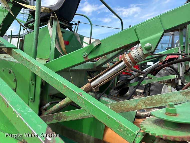 image for item DT0187 1964 John Deere 600A sprayer