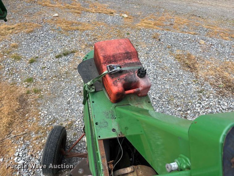 image for item DT0187 1964 John Deere 600A sprayer