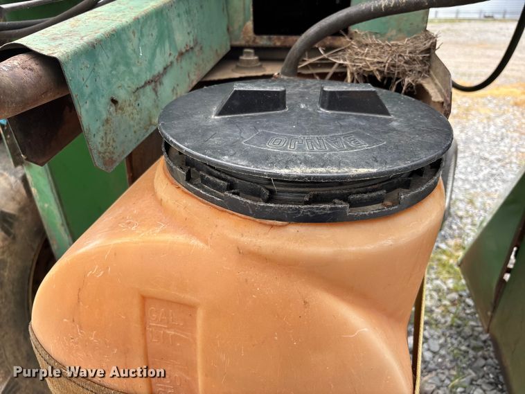 image for item DT0187 1964 John Deere 600A sprayer