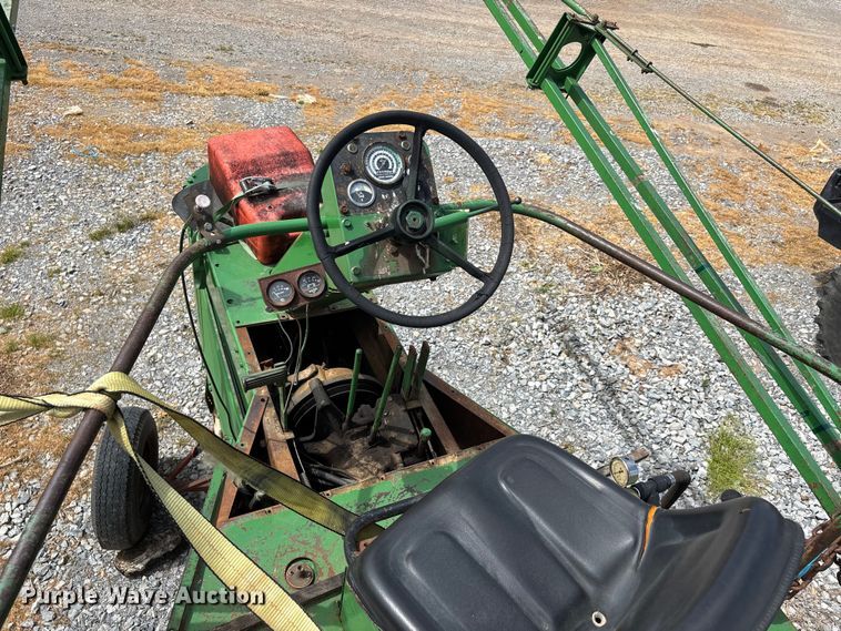 image for item DT0187 1964 John Deere 600A sprayer