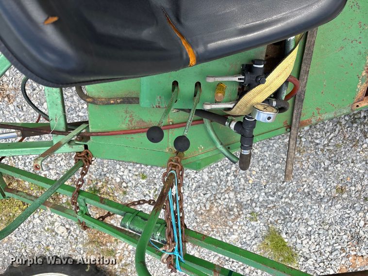 image for item DT0187 1964 John Deere 600A sprayer