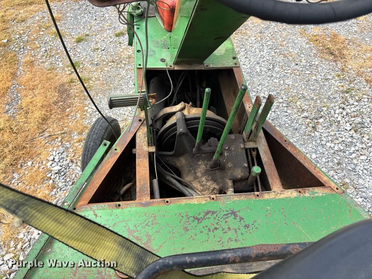 image for item DT0187 1964 John Deere 600A sprayer