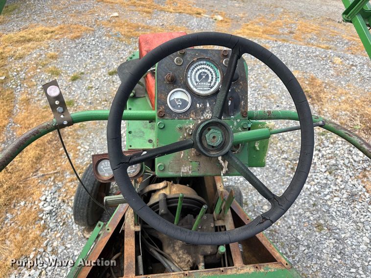 image for item DT0187 1964 John Deere 600A sprayer