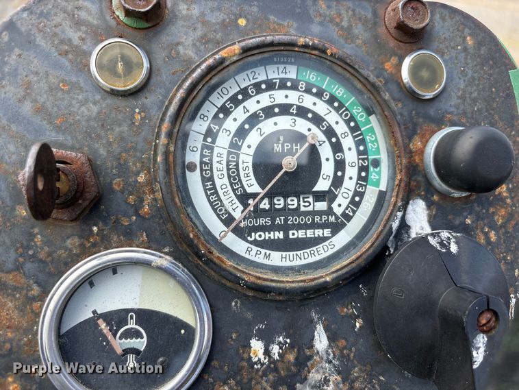 image for item DT0187 1964 John Deere 600A sprayer