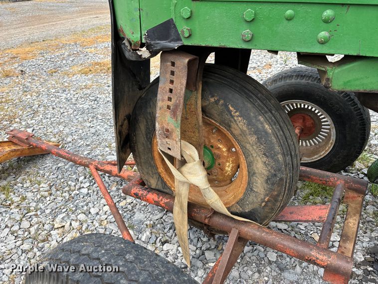 image for item DT0187 1964 John Deere 600A sprayer