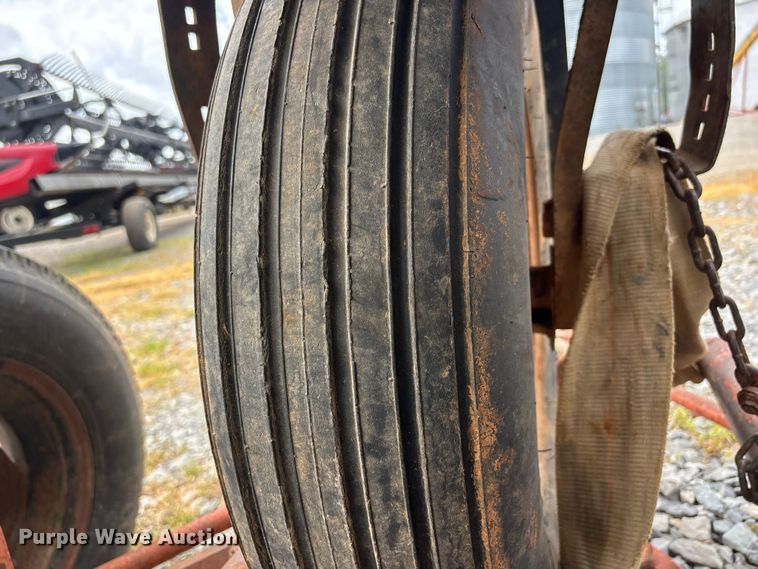 image for item DT0187 1964 John Deere 600A sprayer