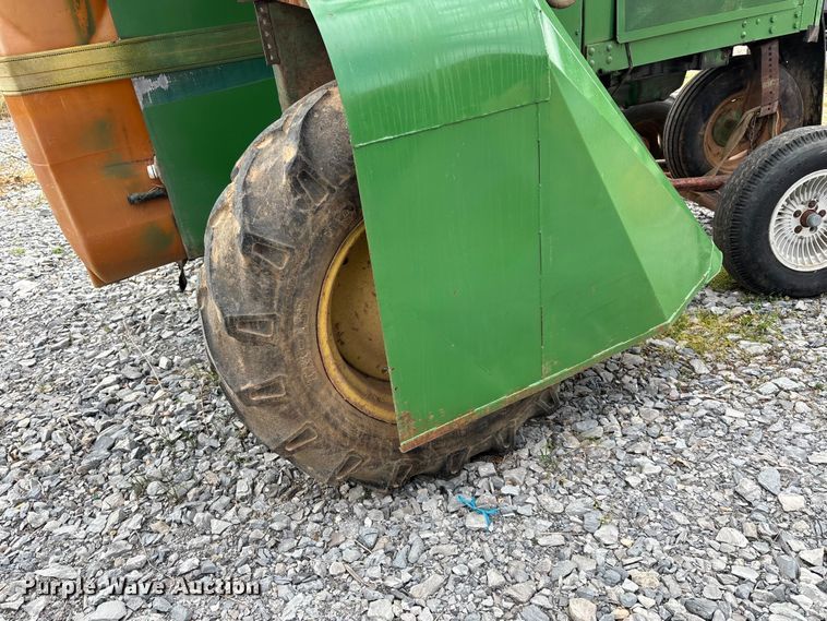 image for item DT0187 1964 John Deere 600A sprayer