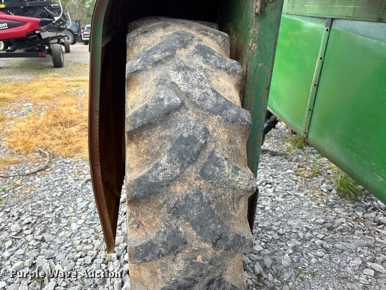 image for item DT0187 1964 John Deere 600A sprayer