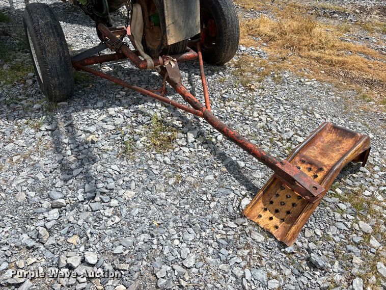 image for item DT0187 1964 John Deere 600A sprayer